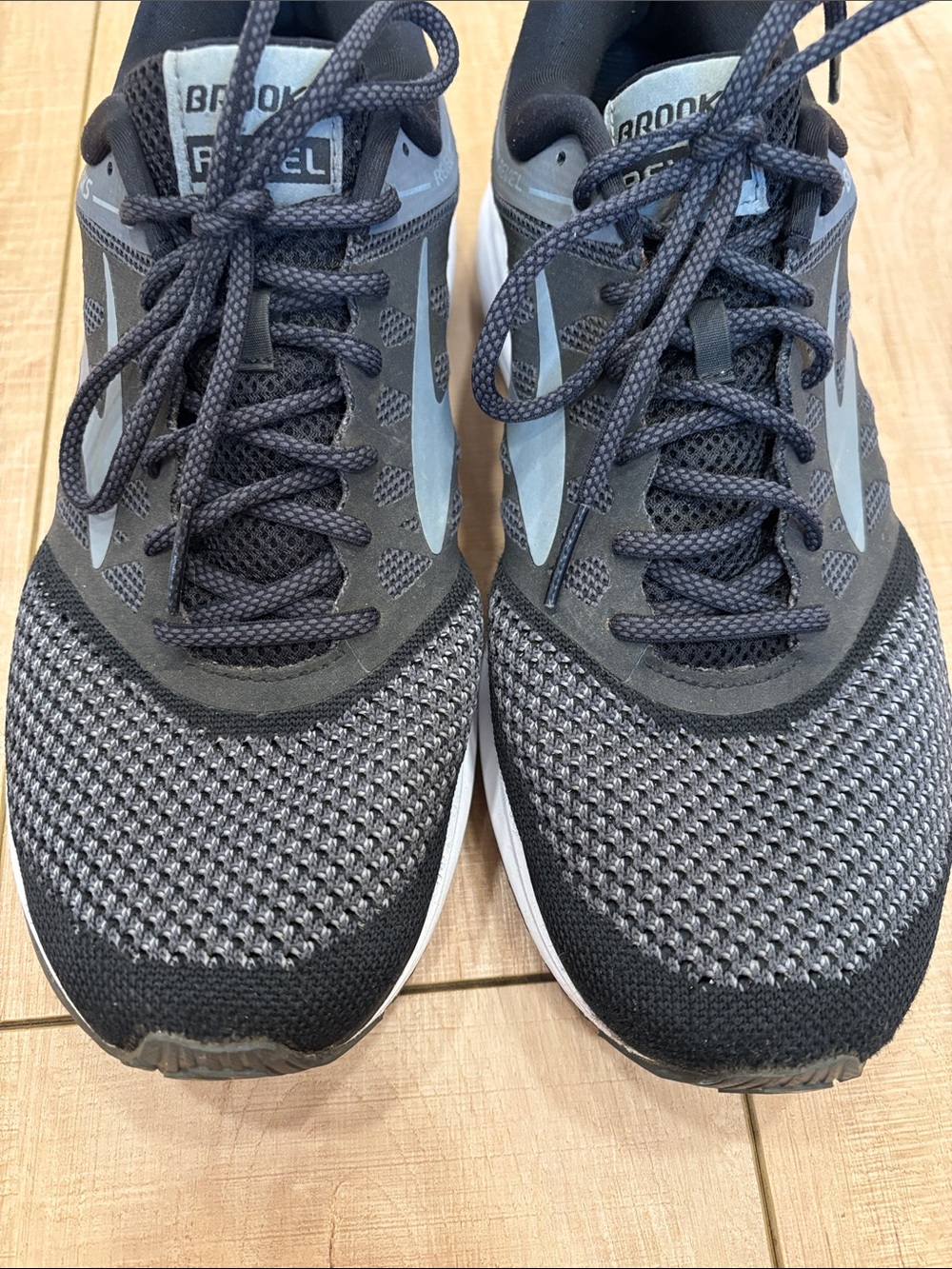 Brooks Revel Black & Gray Men's Running Shoes - Picture 10 of 10